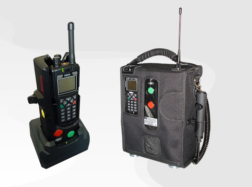 Boîtier TETRA de communication radio entre chef de manœuvre et agent de conduite sur gare de triage.
