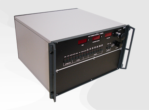 Rack 6 U d’électronique de puissance pour créer une tension alternative à 50 ou 60 Hz réglable de 0 à 700 V AC en 6 gammes.